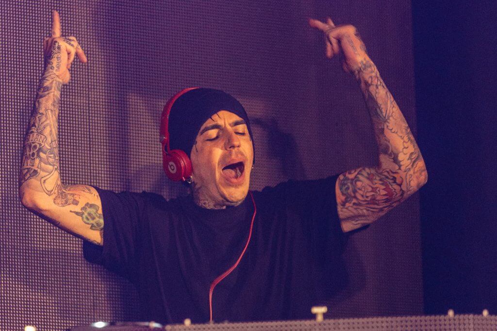 DJ Oscar Wylde on stage at Humber College Frosh
