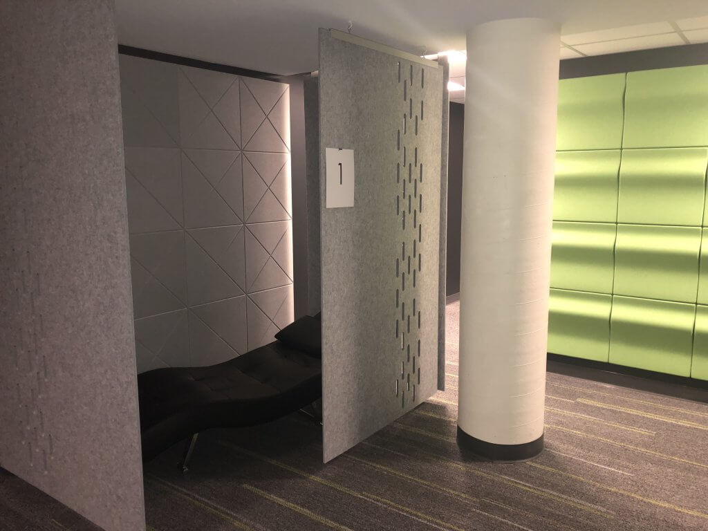 A single chaise lounge bed surrounded by a privacy screen in the IGNITE Sleep Lounge at North campus