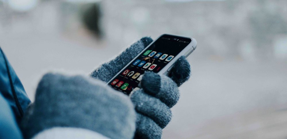Touch screen glove holding phone
