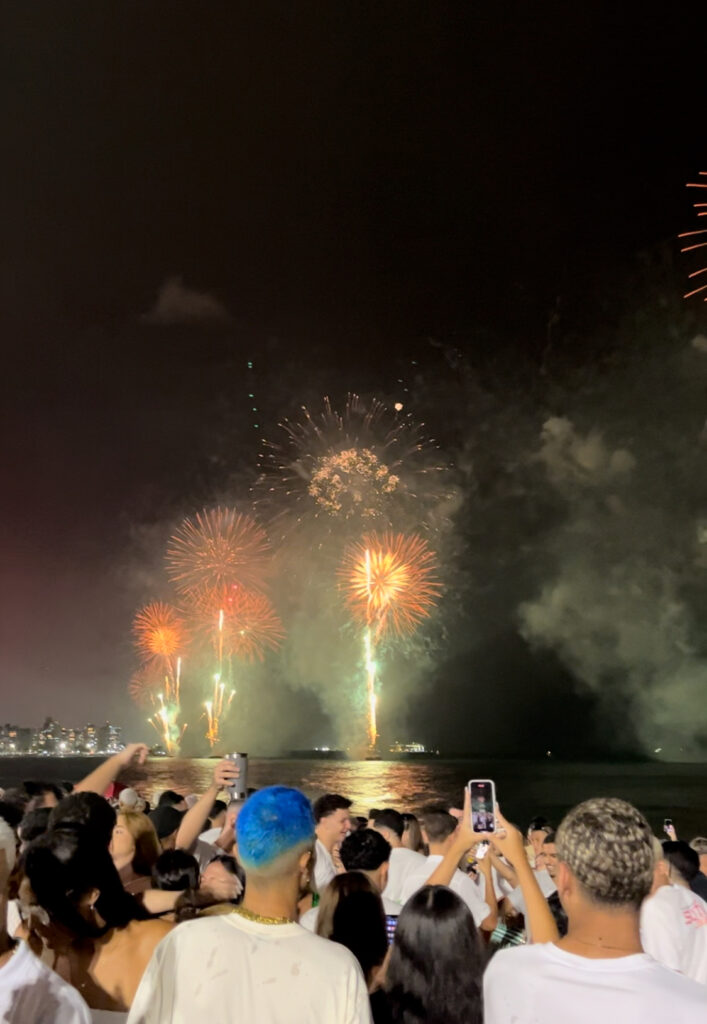 A picture of fireworks on New Year's Eve in Brazil at the beach.