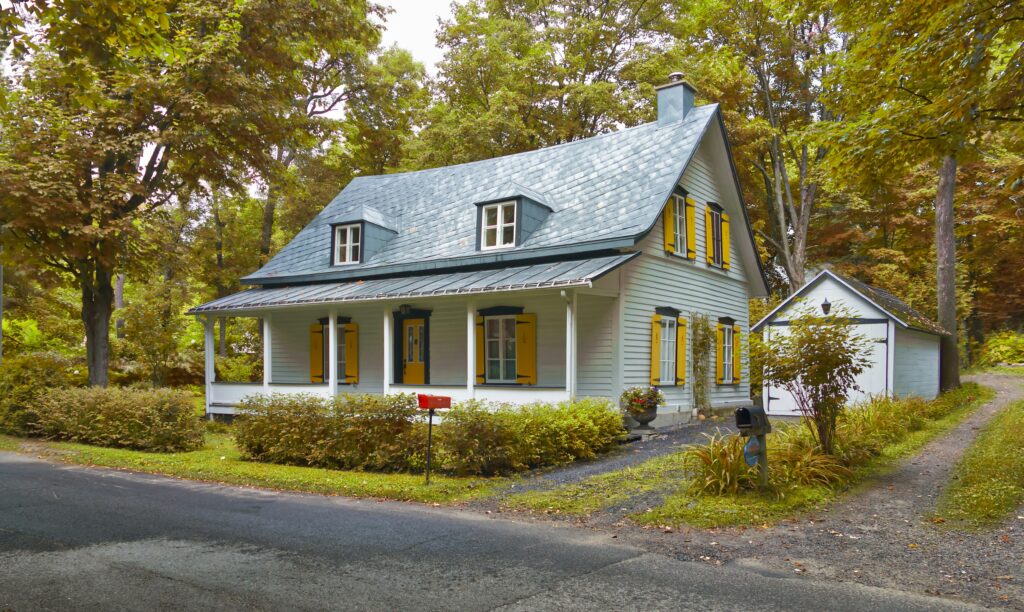 Picture of a cottage in Sainte-Pétronille, Quebec.