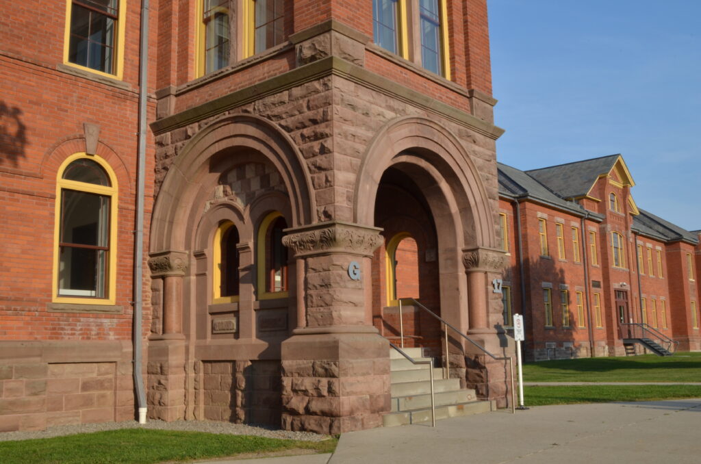 The arch entryway at the back of G building in Humber College Lakeshore Campus