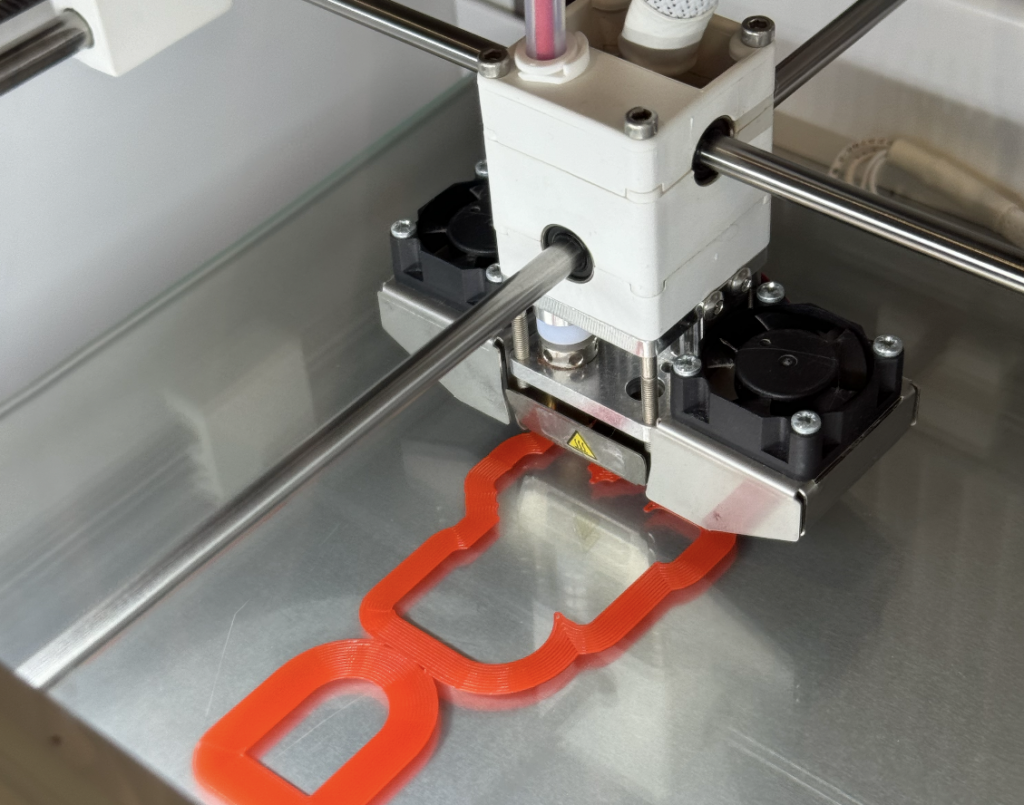 Picture of an ongoing 3D printing.