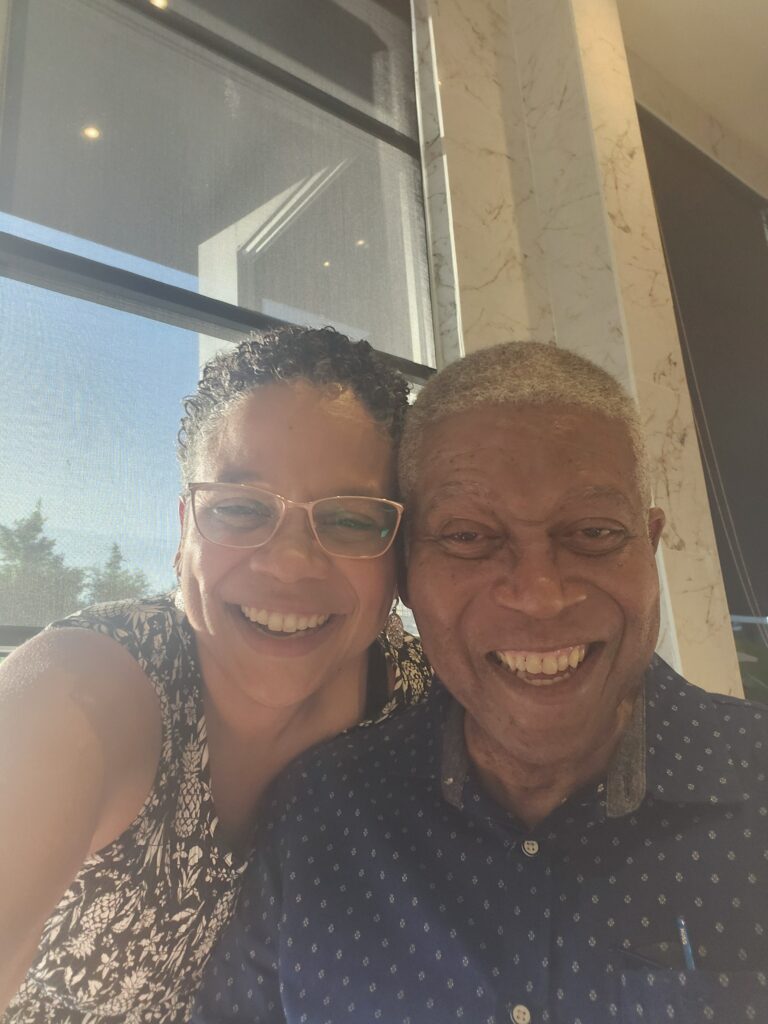 Tara Evans posing for a selfie with her father Gene (Eugene) Evans.