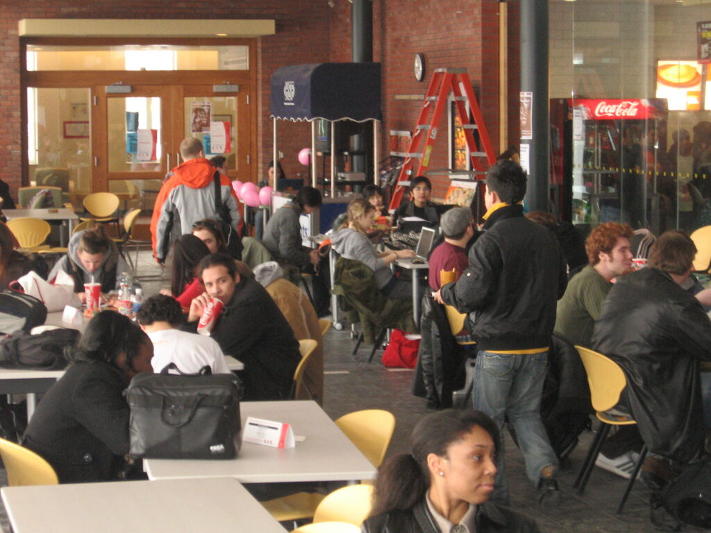 An Old digital photo of Lakeshore cafeteria at L building.